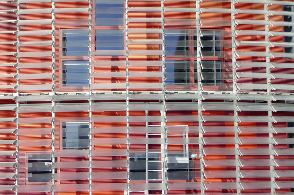 Leinwand „Rote Fassade“